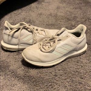 Woman’s size 9 adidas cloud foam shoes